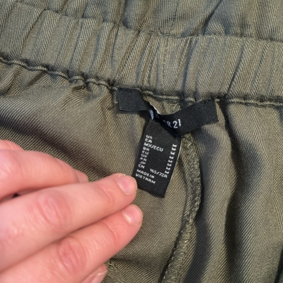 Forever 21 Olive Green Lightweight Flowy Elastic Waist Casual Pants Size Medium - Picture 5 of 6
